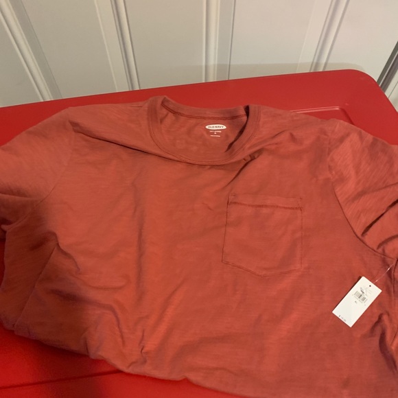 XL red shirt. NWT OLD NAVY. - Picture 6 of 6